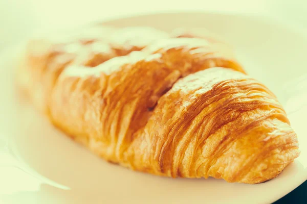 Croissant isolé sur blanc — Photo