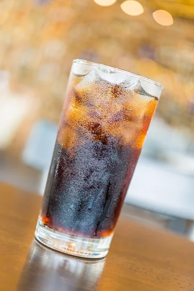 Cola di vetro su sfondo bokeh — Foto Stock