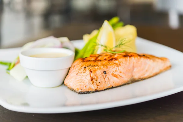 Filé de peixe de salmão bife grelhado — Fotografia de Stock