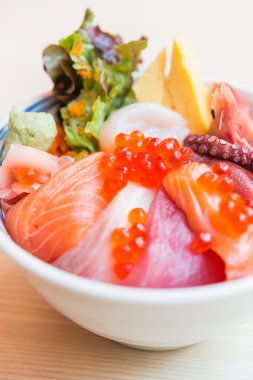 sashimi çiğ balık tabağı