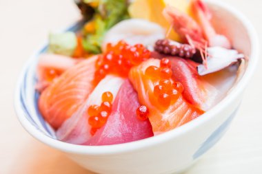 sashimi çiğ balık tabağı