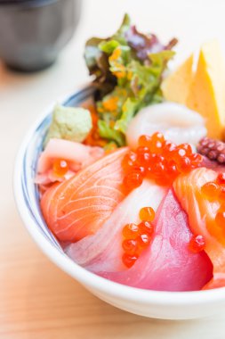 sashimi çiğ balık tabağı