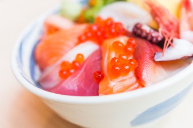 sashimi çiğ balık tabağı