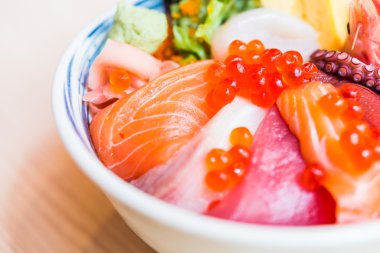 sashimi çiğ balık tabağı