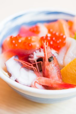 sashimi çiğ balık tabağı