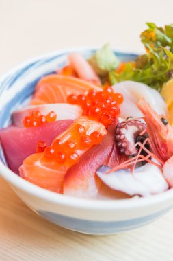 sashimi çiğ balık tabağı