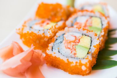 California roll suşi maki