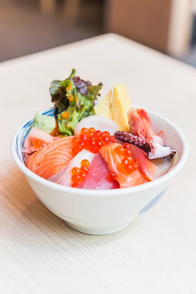 Tigela de arroz de peixe cru sashimi — Fotografia de Stock