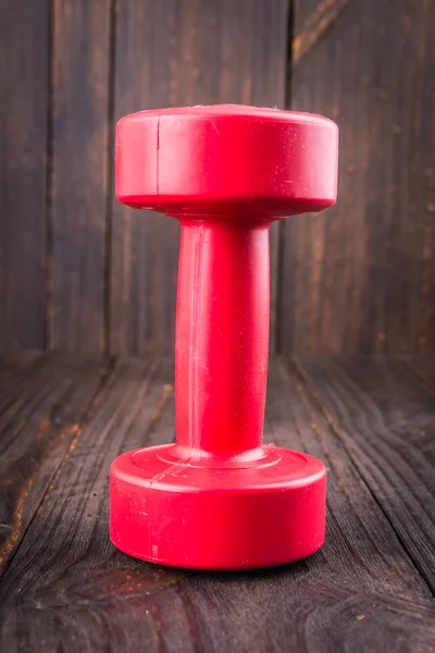 赤いダンベルの重量 — ストック写真