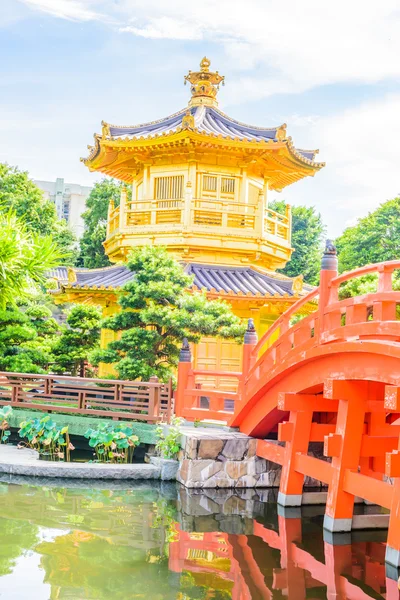 Gold Chinese pavilion — Stock Photo, Image