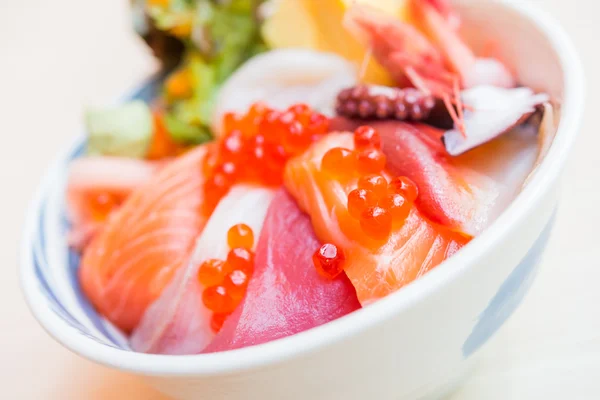 Tigela de arroz de peixe cru sashimi — Fotografia de Stock