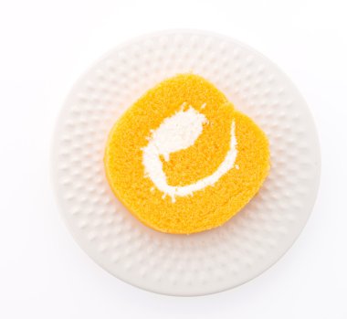 Варення рулон торт ізольовані на білому тлі