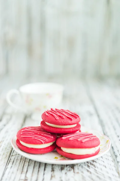 Macaroon de veludo vermelho — Fotografia de Stock