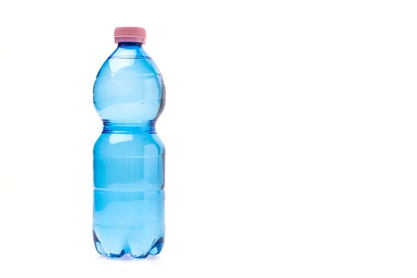 Bebida de água mineral garrafa — Fotografia de Stock