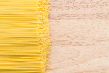 Ahşap sayaçta makarna