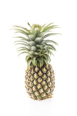 Beyaz üzerine izole edilmiş ananas