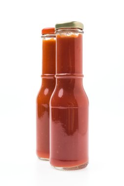 Sosu şişe üzerinde beyaz izole