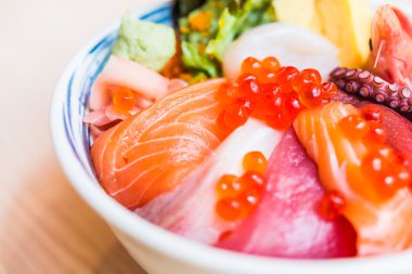 sashimi çiğ balık tabağı