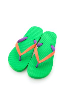 Yeşil flip flop beyaz zemin üzerine izole