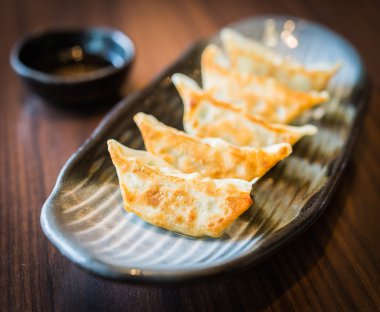 Asya Aperatif Menüsü Kızarmış Hamur köftesi