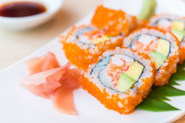 California roll suşi maki