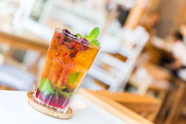 Fruit cocktail gemengd — Stockfoto