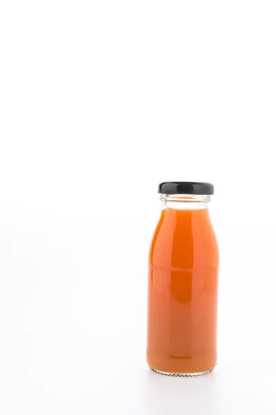 Botella de jugo de naranja aislada sobre fondo blanco —  Fotos de Stock