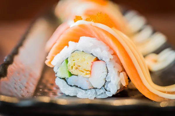 Maki łosoś sushi roll — Zdjęcie stockowe