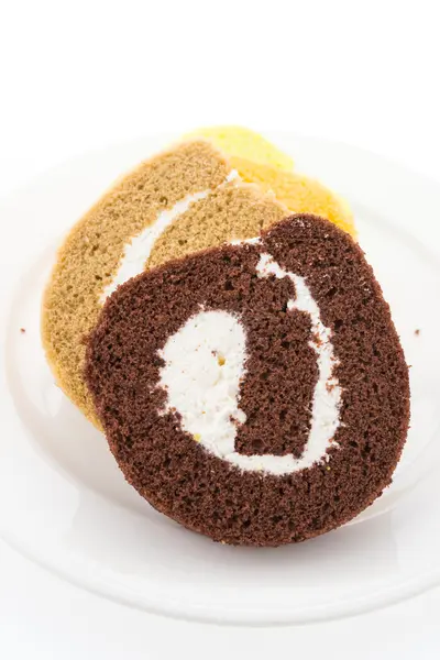 Marmellata rotolo torta isolato su sfondo bianco — Foto Stock