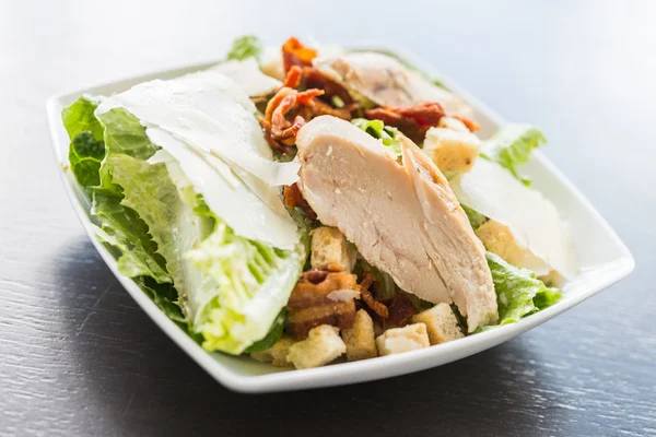 Grilled chicken salad - healthy food — Stock Photo, Image