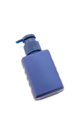 Beyaz arkaplanda izole edilmiş plastik şişe