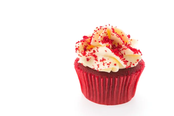 白で隔離される赤いビロードのカップケーキ — Stockfoto