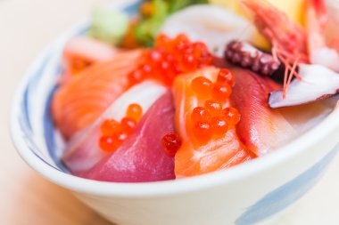 sashimi çiğ balık tabağı