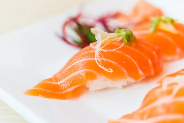 Суши из лосося — стоковое фото