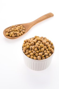 Soya fasulyesi beyaz arkaplanda izole