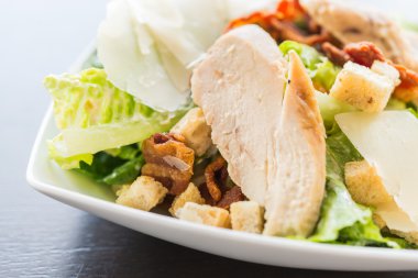 Izgara tavuk salata - sağlıklı gıda