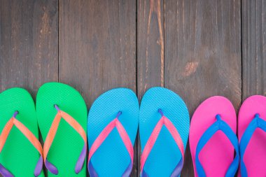 Plastik renkli terlik