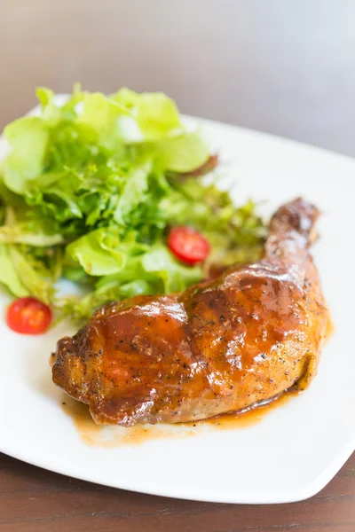 Grilled chicken salad — Stock Photo, Image