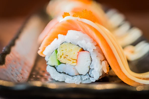 Maki łosoś sushi roll — Zdjęcie stockowe