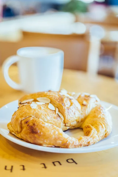 Croissant almendra — Foto de Stock