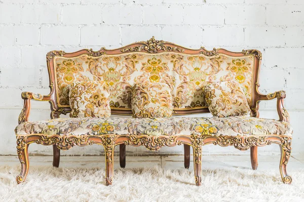 Sofa starodawny barocco — Zdjęcie stockowe
