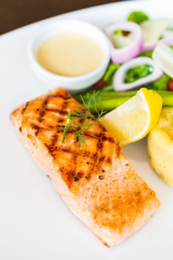 Somon balığı Izgara Bonfile