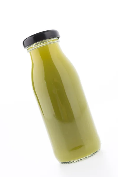 Kiwi bouteille de jus isolé sur fond blanc — Photo