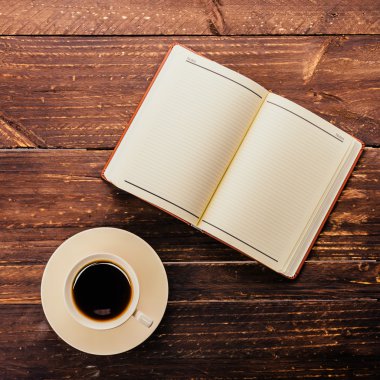 kahve fincanı ve kitap