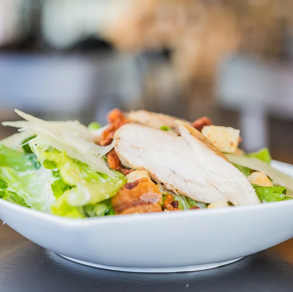 Grilled chicken salad — Stock Photo, Image