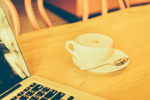 Tazza da caffè sul tavolo — Foto Stock