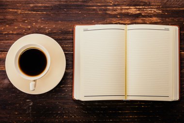 kahve fincanı ve kitap