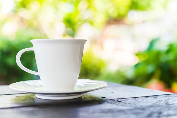 Coffee cup on wooden table — Stock Photo, Image