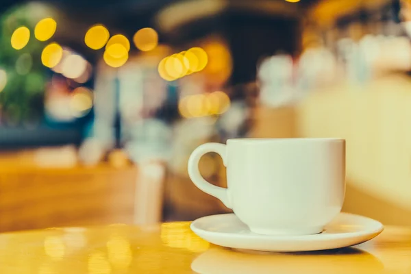 Schwarzer Kaffee in weißer Tasse — Stockfoto