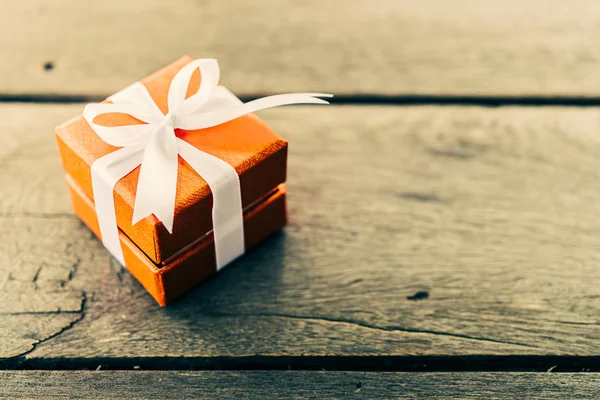Gift box with ribbon — Stock Photo, Image